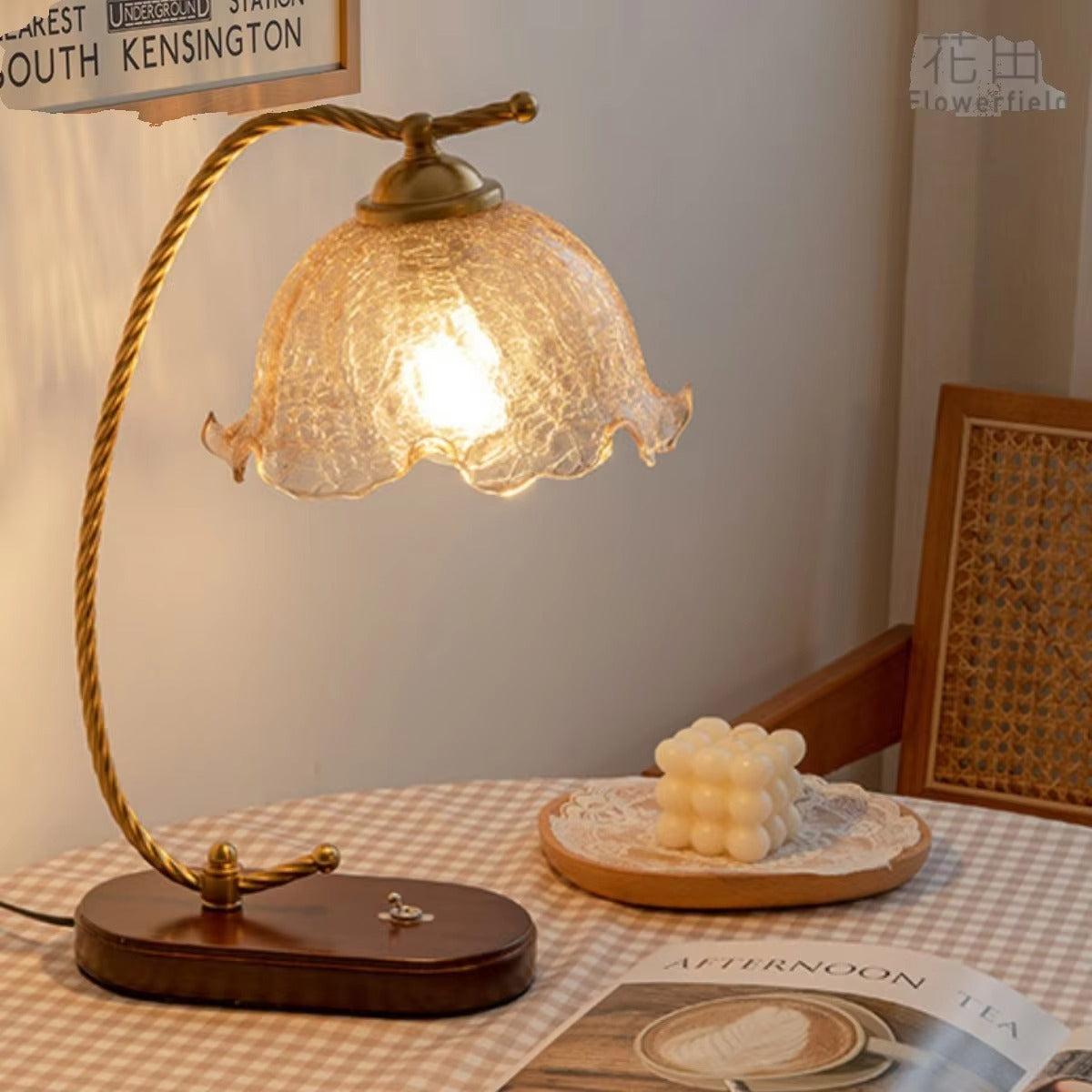 Vintage French Cream Style Table Lamp Retro Flower Bud Glass Lampshade Bedside Decor Atmospheric Night Light for Ambient Decoration